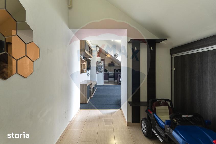 Apartament cu 3 camere decomandat, mobilat în Sânpetru