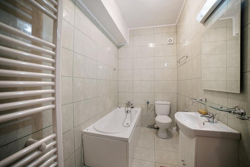 Apartament cu 2 camere semidecomandat în Ferentari