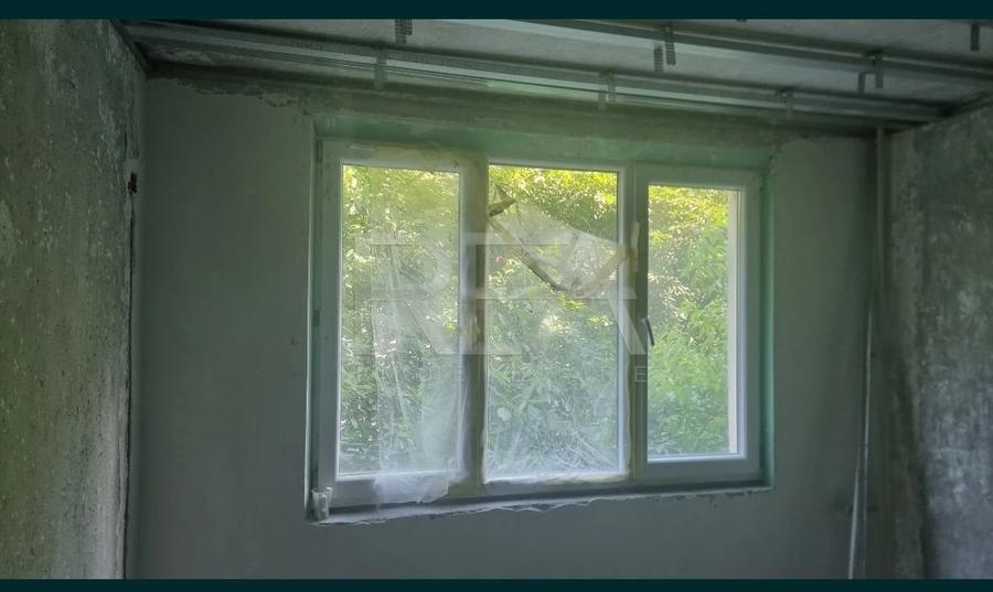 Apartament cu 4 camere decomandat în Berceni