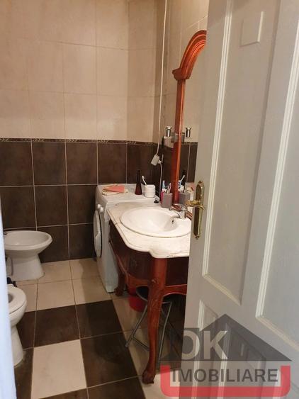 Apartament cu 5 camere decomandat în Central