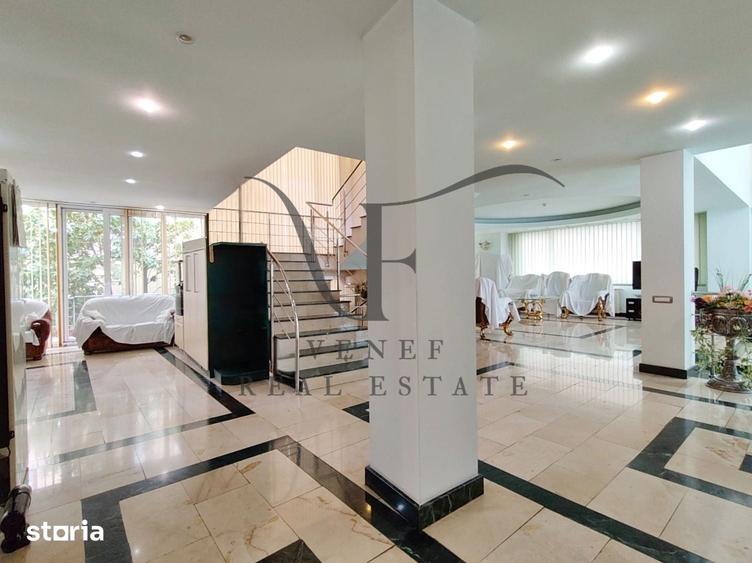 Casă cu 8 camere cu Teren 445 Mp în Herăstrău