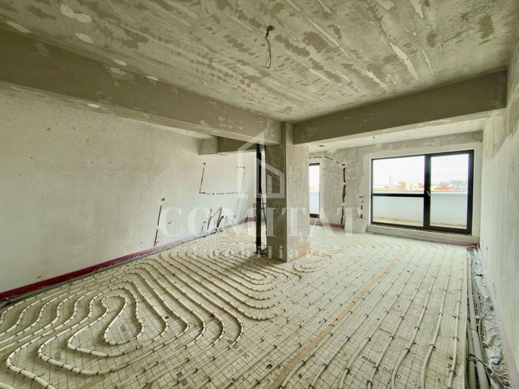 Apartament cu 4 camere semidecomandat în Zorilor
