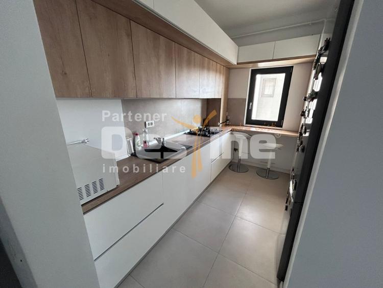 Apartament cu 3 camere, mobilat în Craiovița Nouă
