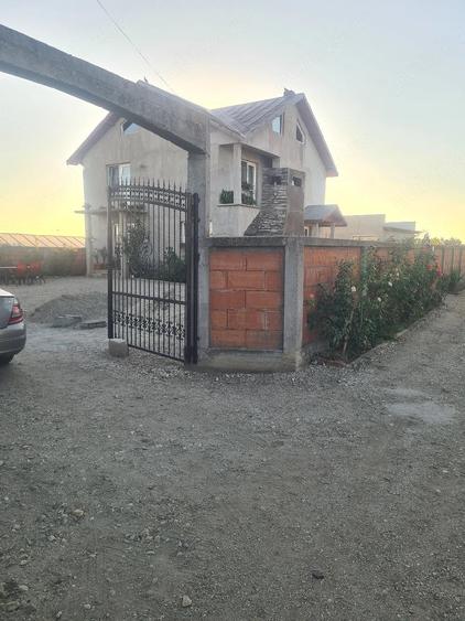 Casă cu Teren 476 Mp în Dobreni