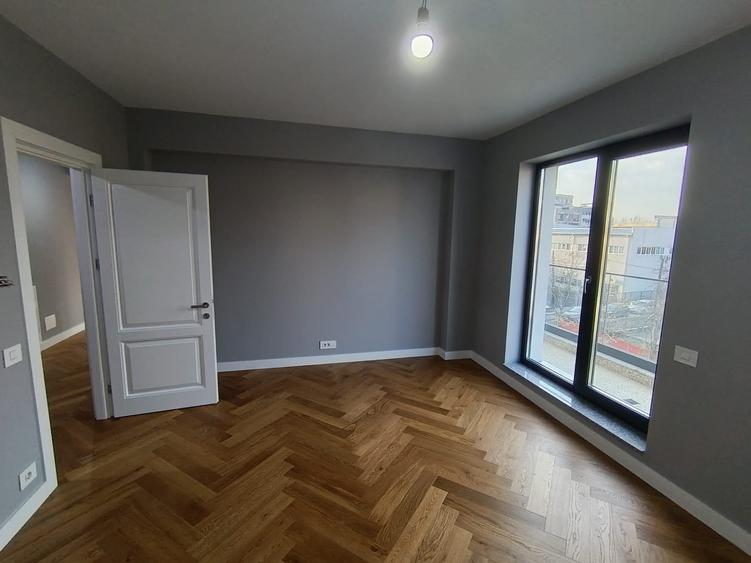 Apartament cu 3 camere decomandat în Aviației