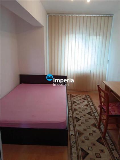 Apartament cu 3 camere decomandat în Gară