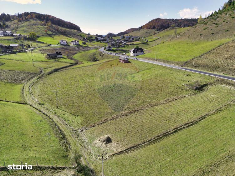 Teren de 4000 mp, în Fundata