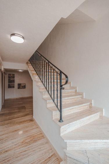 Apartament cu 3 camere semidecomandat în 1 Decembrie 1918