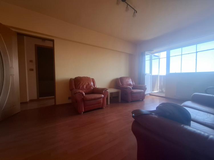 Apartament cu 3 camere semidecomandat în Rahova — fotografia 2