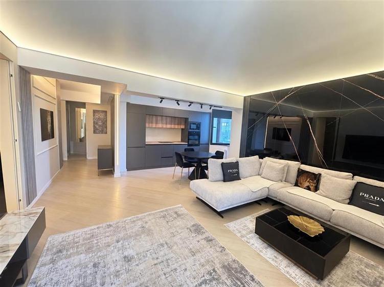 Apartament cu 3 camere decomandat în Pipera
