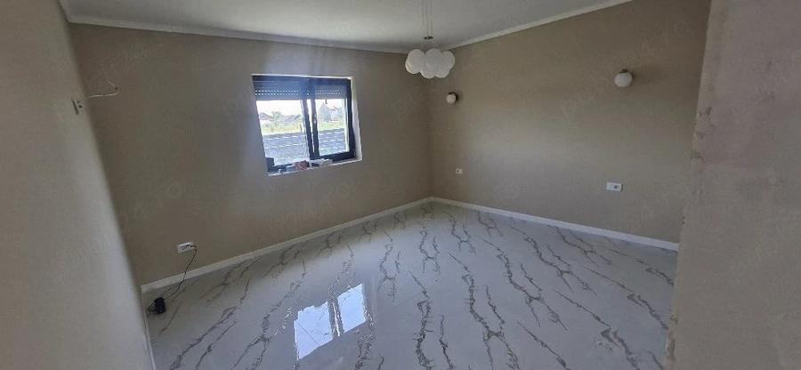Casă cu 3 camere cu Teren 385 Mp în Central
