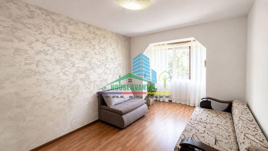Apartament cu 4 camere decomandat în Central