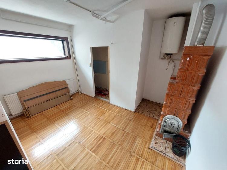 Casă cu 4 camere în Teiș