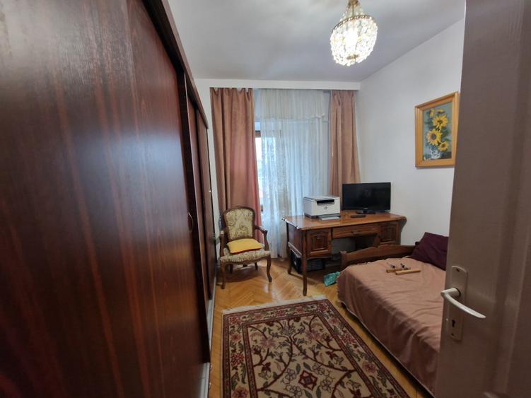 Apartament cu 4 camere decomandat, mobilat în Centru Civic