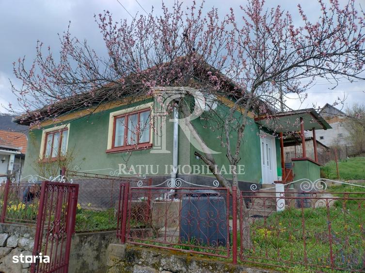 Casă cu 2 camere cu Teren 798 Mp în Certeju de Sus