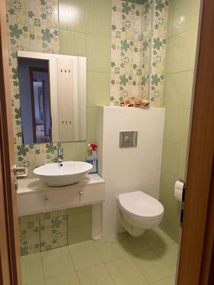 Apartament cu 3 camere decomandat în Medicină