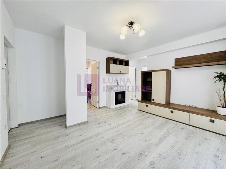 Apartament cu 3 camere semidecomandat, mobilat în Șelimbăr
