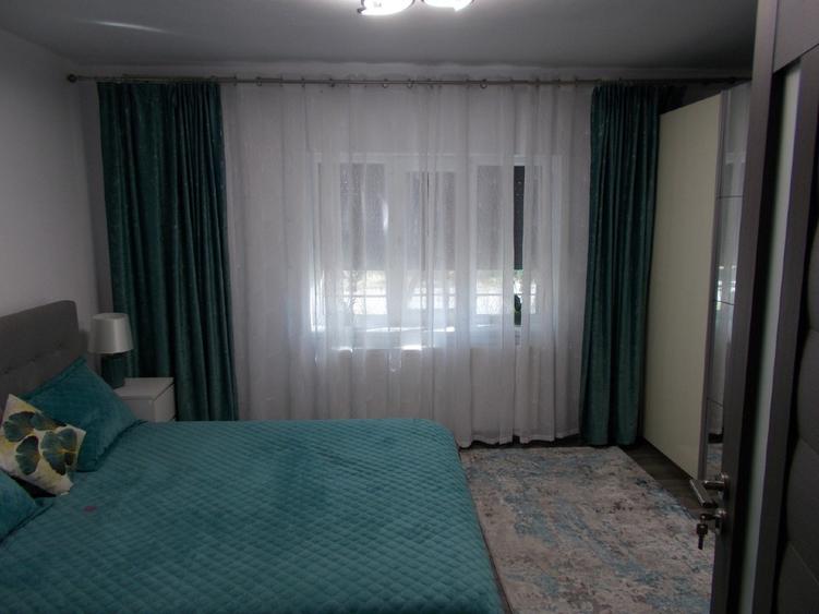 Casă individuală cu 5 camere cu Teren 1159 Mp în Utvin