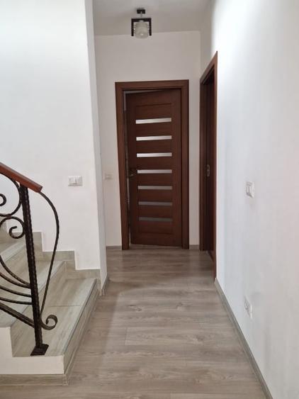 Casă individuală cu 5 camere cu Teren 570 Mp în Bujoreni