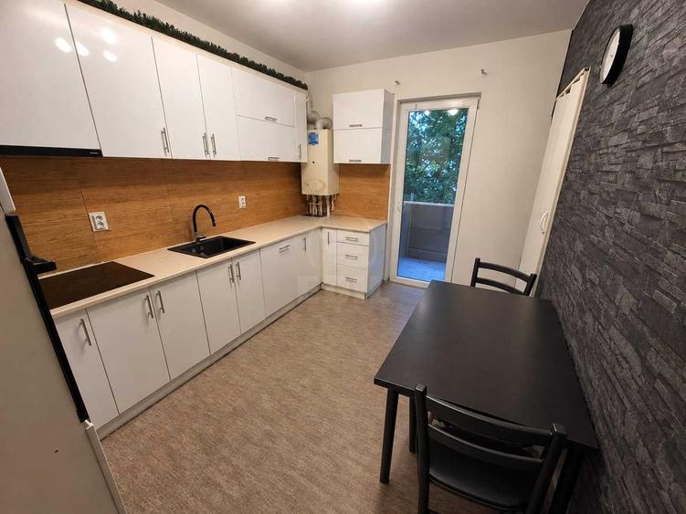 Apartament cu 3 camere decomandat în Florești