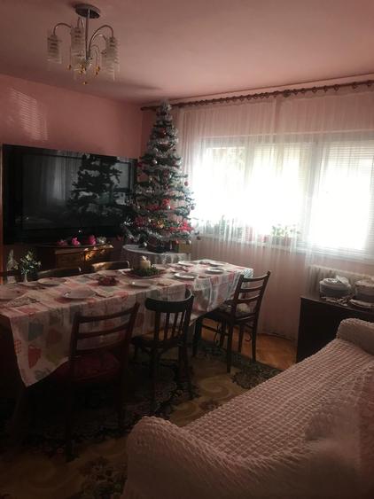 Apartament cu 3 camere decomandat, mobilat în Girocului