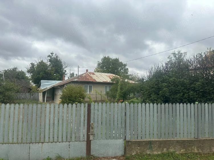 Casă cu Teren 1715 Mp în Jegălia