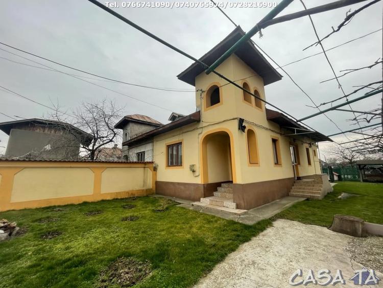 Casă individuală cu 3 camere cu Canalizare în Sud-Vest