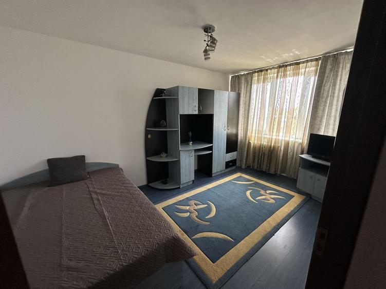 Apartament cu 2 camere decomandat în Calea București