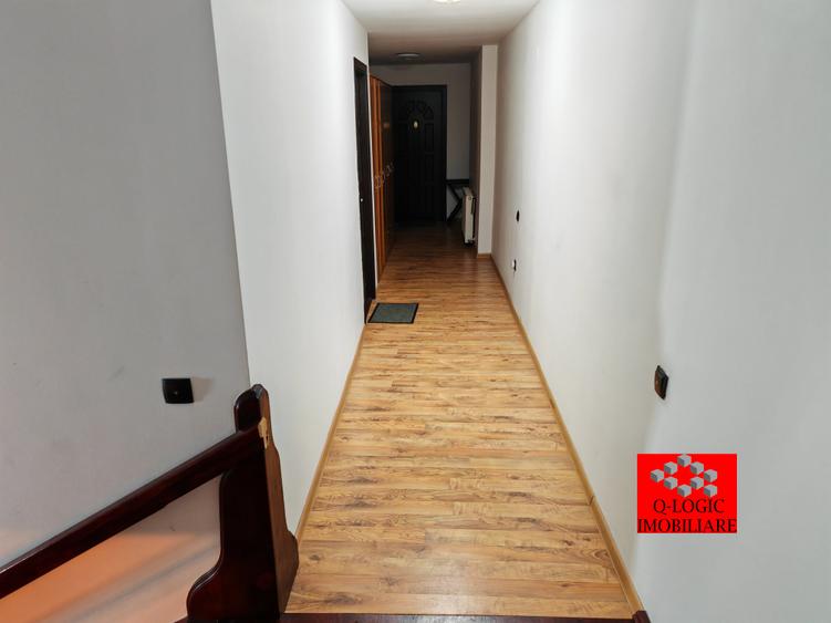 Casă individuală cu 7 camere cu Canalizare în Central