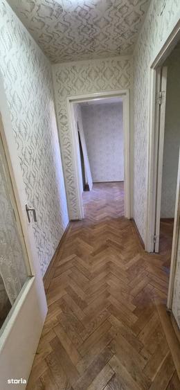 Apartament cu 3 camere semidecomandat în Circumvalațiunii