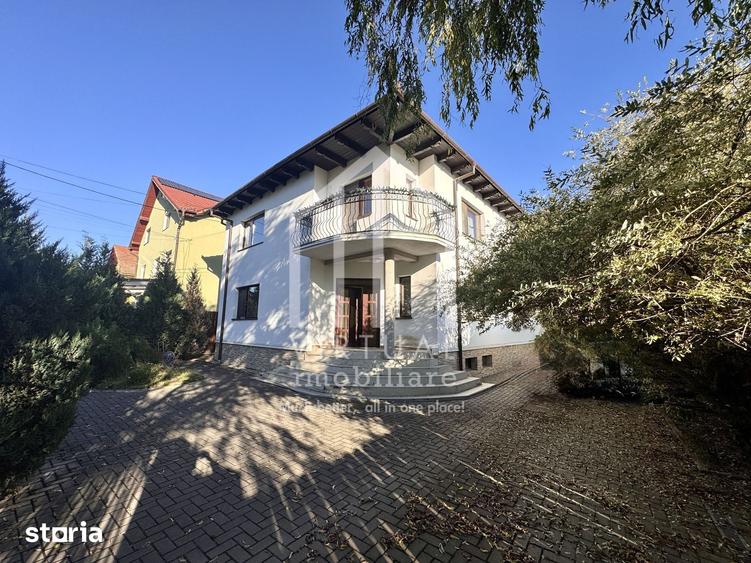 Casă cu 6 camere cu Teren 500 Mp în Central