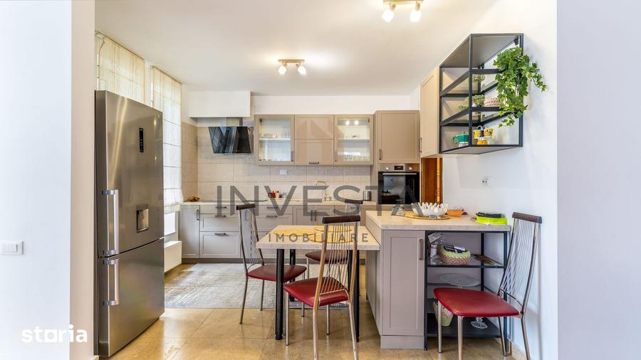 Casă cu 6 camere cu Teren 471 Mp în Central