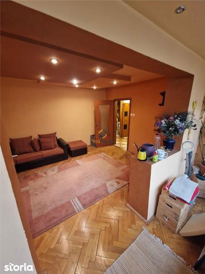 Apartament cu 4 camere decomandat în Circumvalațiunii