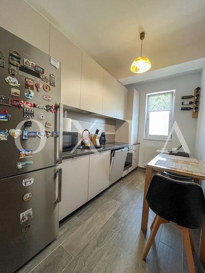 Apartament cu 3 camere semidecomandat în Girocului