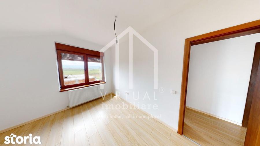 Casă cu 5 camere cu Teren 372 Mp în Roșia
