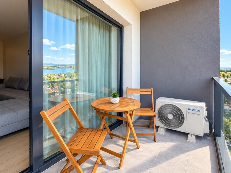 Apartament cu 2 camere decomandat, mobilat în Central