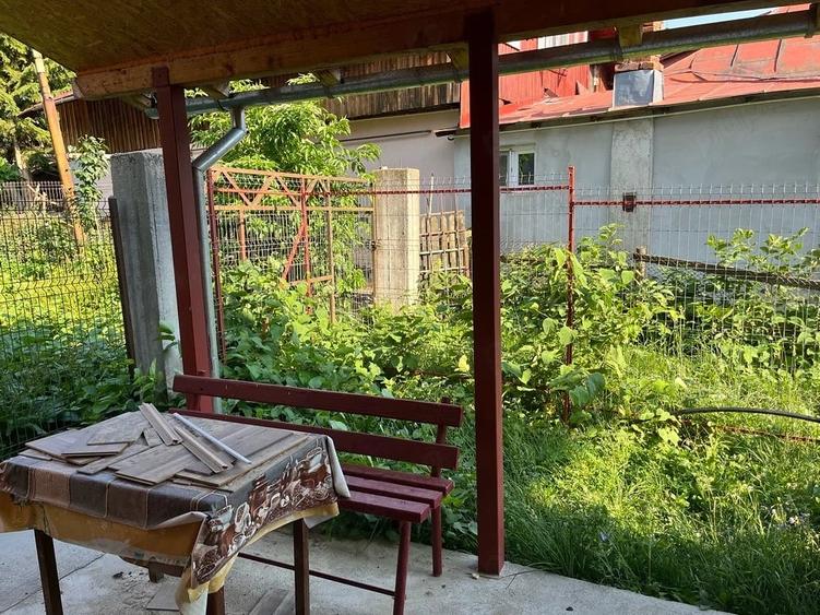 Apartament cu 3 camere semidecomandat, mobilat în Central