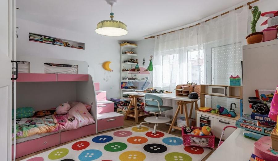 Casă individuală cu 6 camere cu Teren 240 Mp în Corbeanca