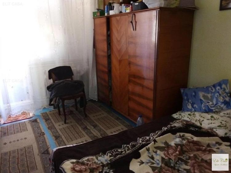 Apartament cu 3 camere semidecomandat, mobilat în Tătărași