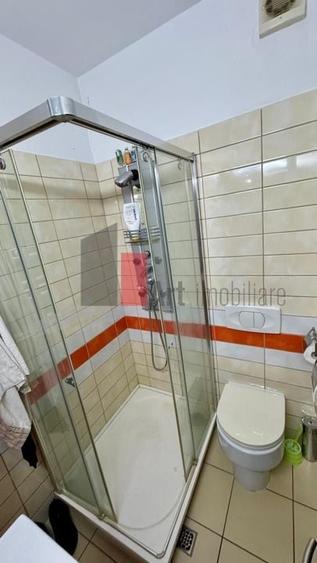 Apartament cu 3 camere decomandat în Tineretului