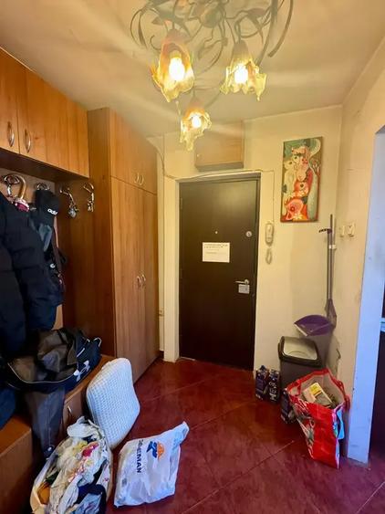 Apartament cu 3 camere semidecomandat, mobilat în Obor