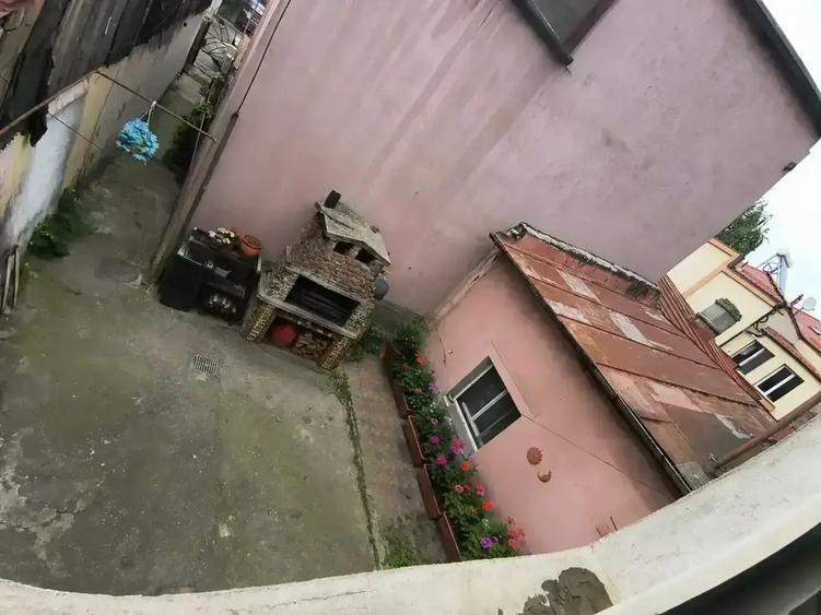 Casă cu 6 camere cu Canalizare în Grivița