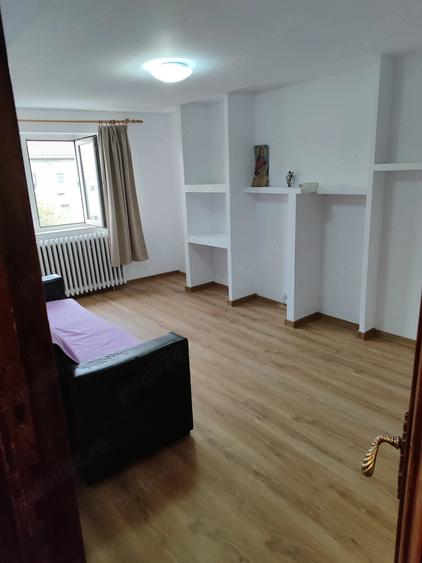 Apartament cu 3 camere decomandat în Lipovei