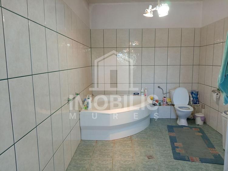 Casă individuală cu 4 camere cu Canalizare în 7 Noiembrie