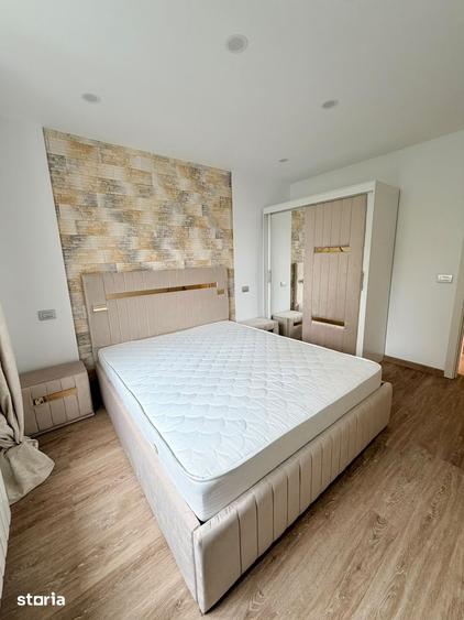 Apartament cu 3 camere semidecomandat în Apărătorii Patriei