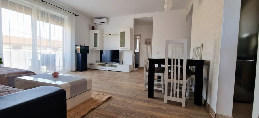 Apartament cu 3 camere decomandat în Dumbrăvița