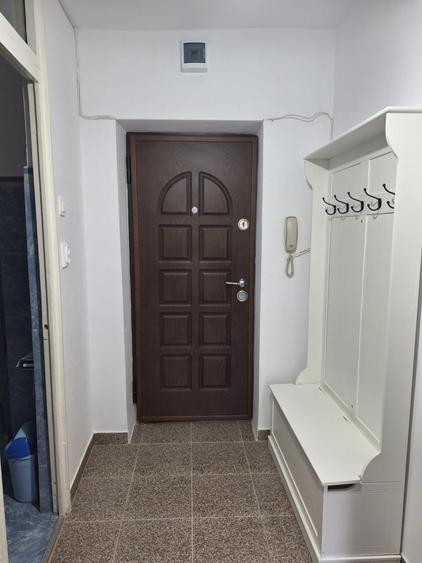 Garsonieră decomandată, mobilată în Tei
