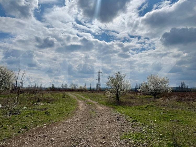 Teren Construcții intravilan de 7800 mp, în Sud-Est