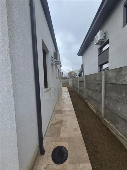 Casă individuală cu 4 camere cu Canalizare în Ghiroda