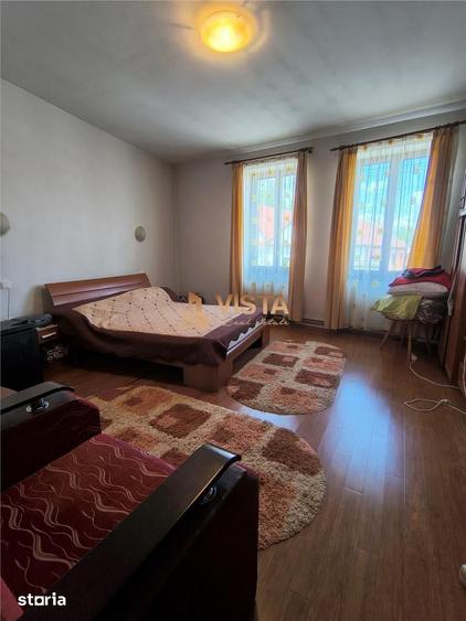 Casă cu 4 camere decomandat cu Teren 2300 Mp în Central